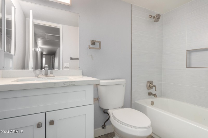 15 Guest Bath (2)