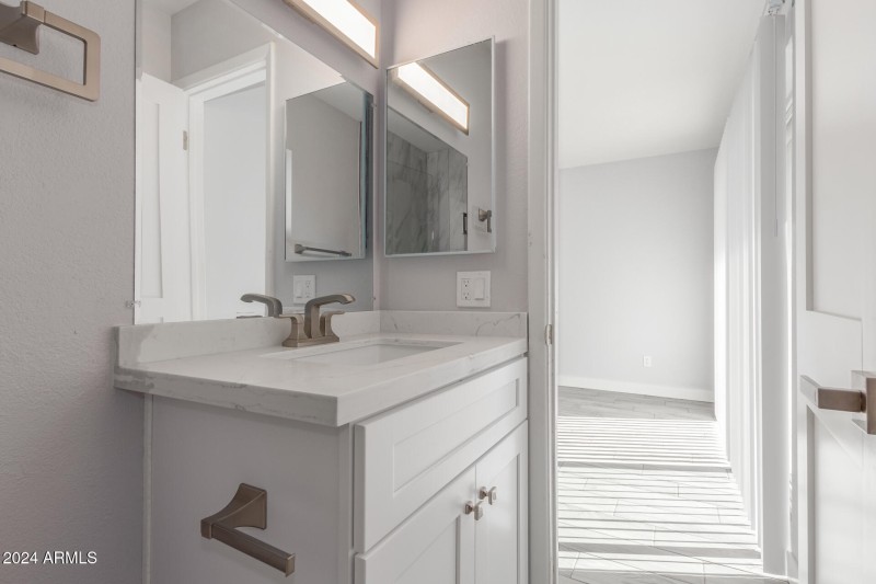 37 Master Bath (4)