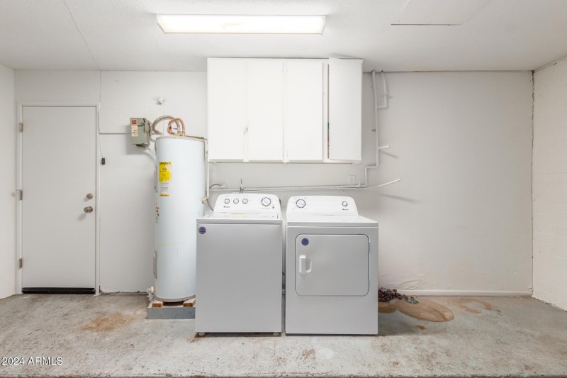 43 Garage - Laundry