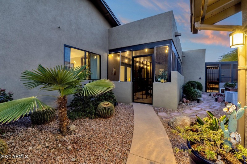 61-web-or-mls-15019-n-mayflower-dr