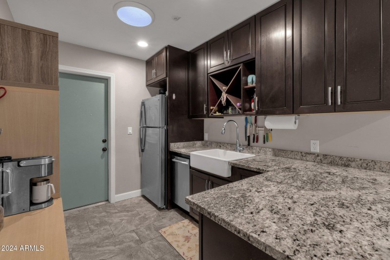 70-web-or-mls-15019-n-mayflower-dr