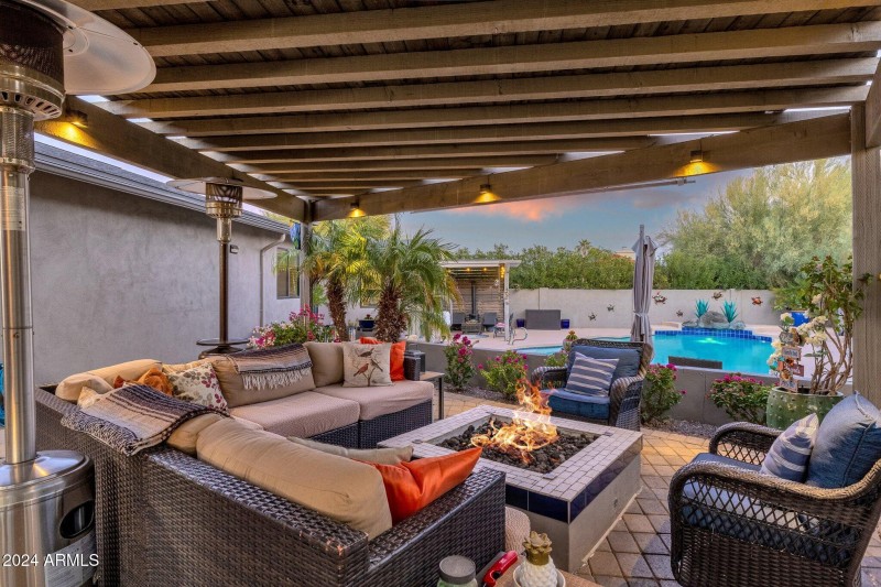 44-web-or-mls-15019-n-mayflower-dr