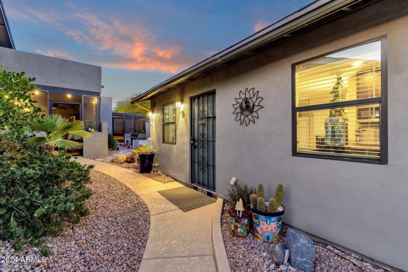 54-web-or-mls-15019-n-mayflower-dr