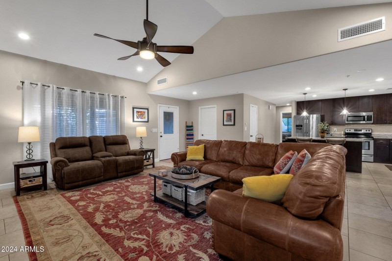 16-web-or-mls-15019-n-mayflower-dr
