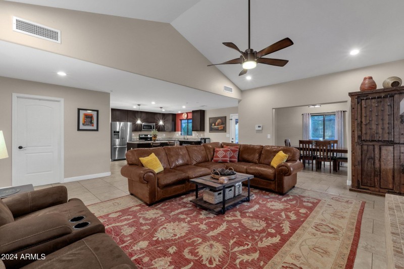 17-web-or-mls-15019-n-mayflower-dr
