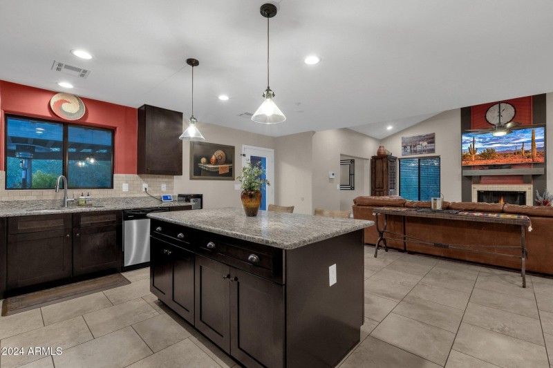 21-web-or-mls-15019-n-mayflower-dr