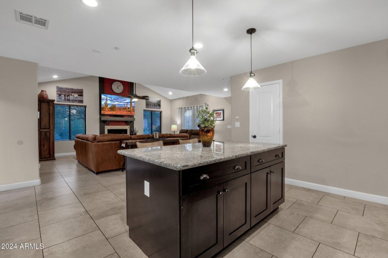 22-web-or-mls-15019-n-mayflower-dr