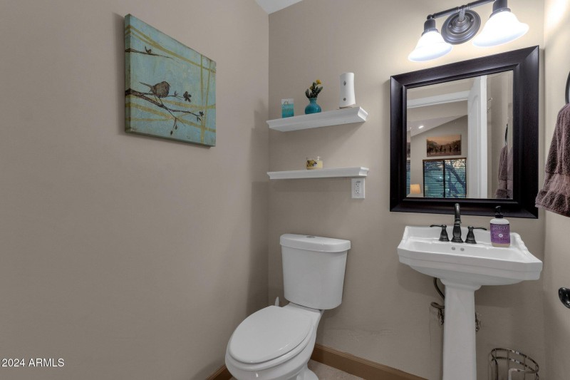 24-web-or-mls-15019-n-mayflower-dr