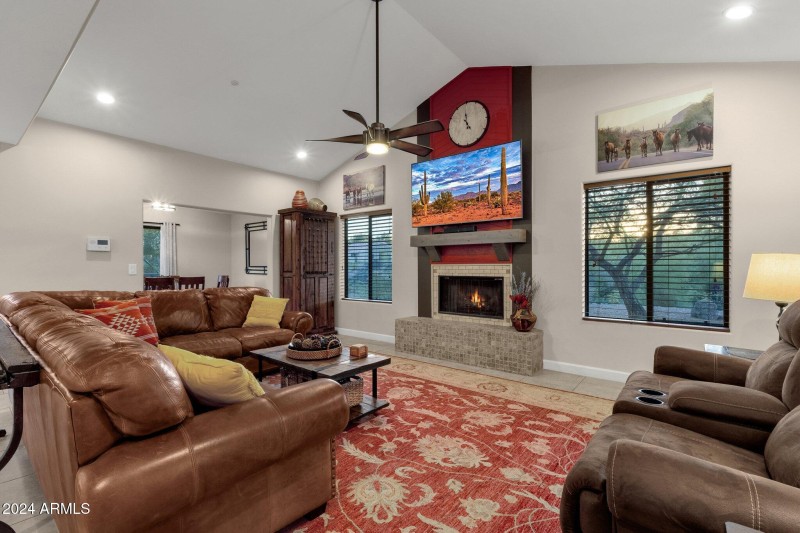 13-web-or-mls-15019-n-mayflower-dr