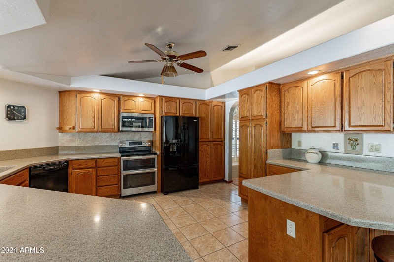 So much counter prep space
