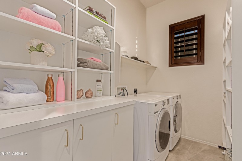 Laundry w/ Storage