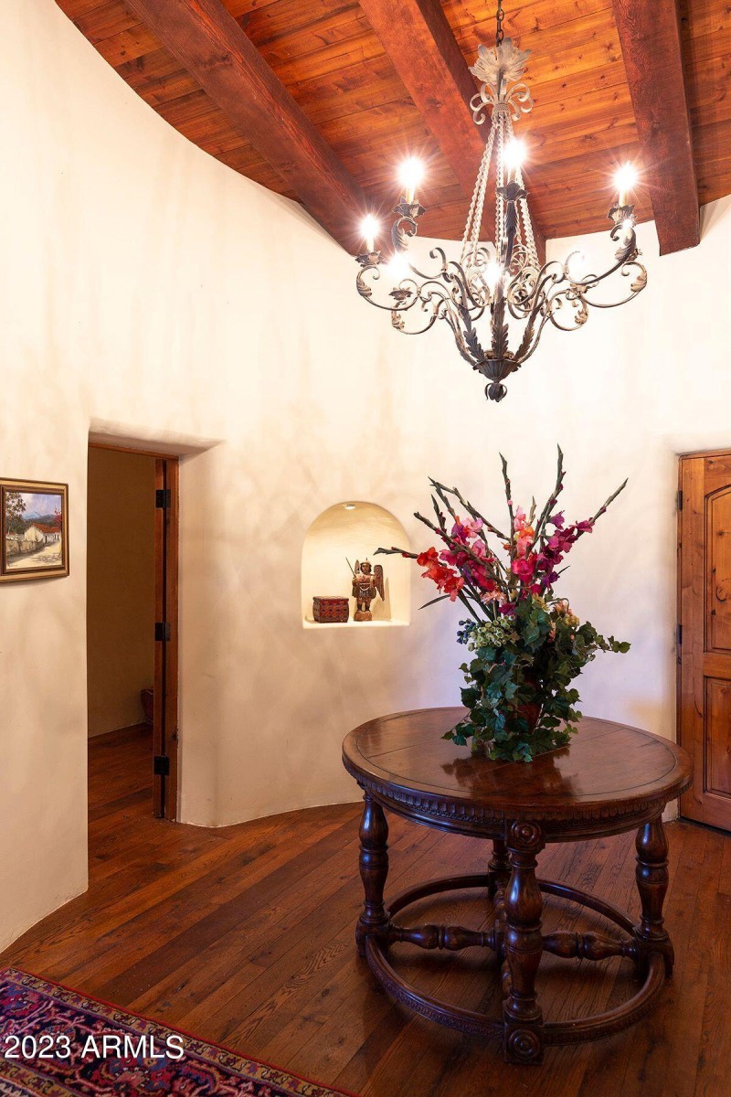 Montosa Foyer