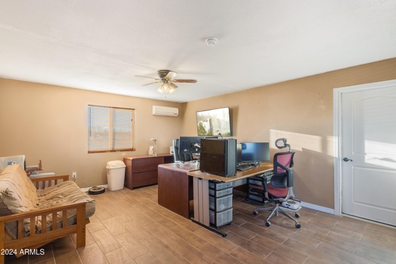 822 W Dust Storm Rd.