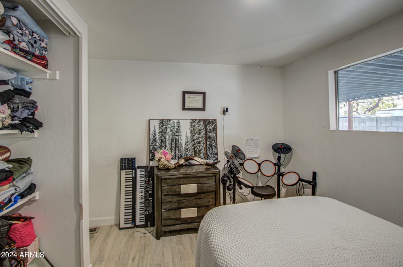 Bedroom 4-pic 2