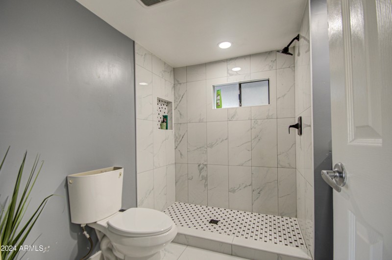 Bathroom 2-pic 1