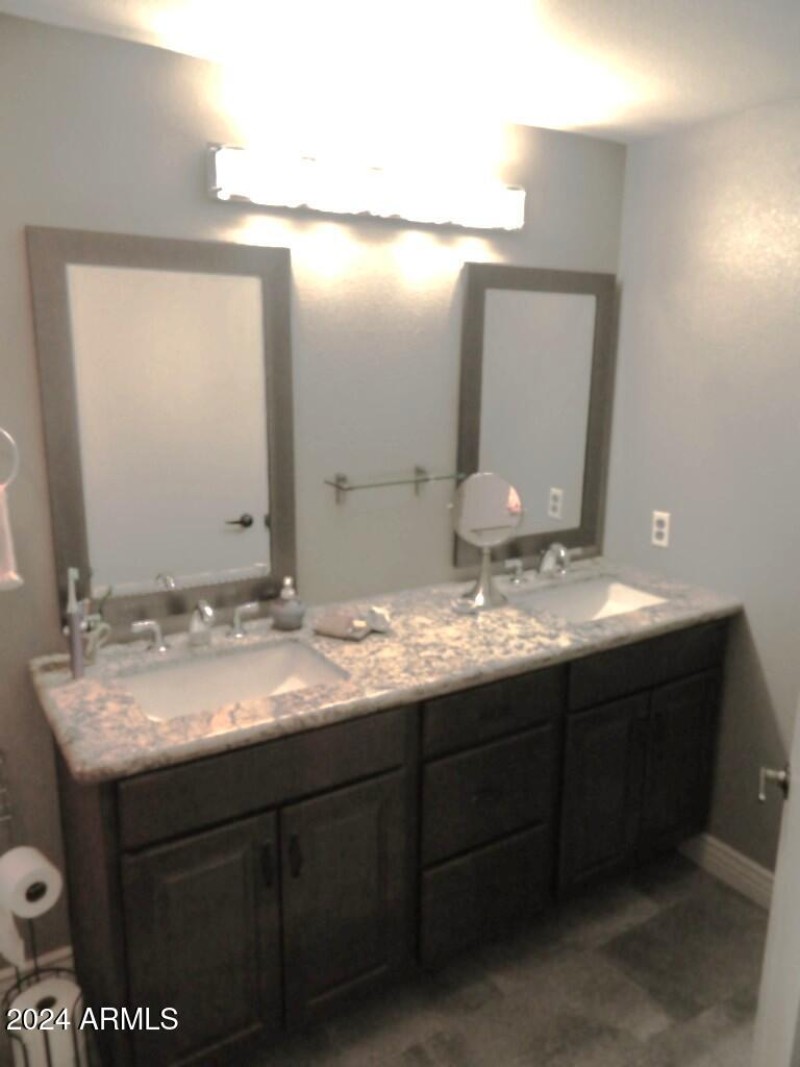 MASTER VANITY