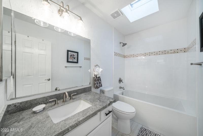 Guest bath with Soaker Tub