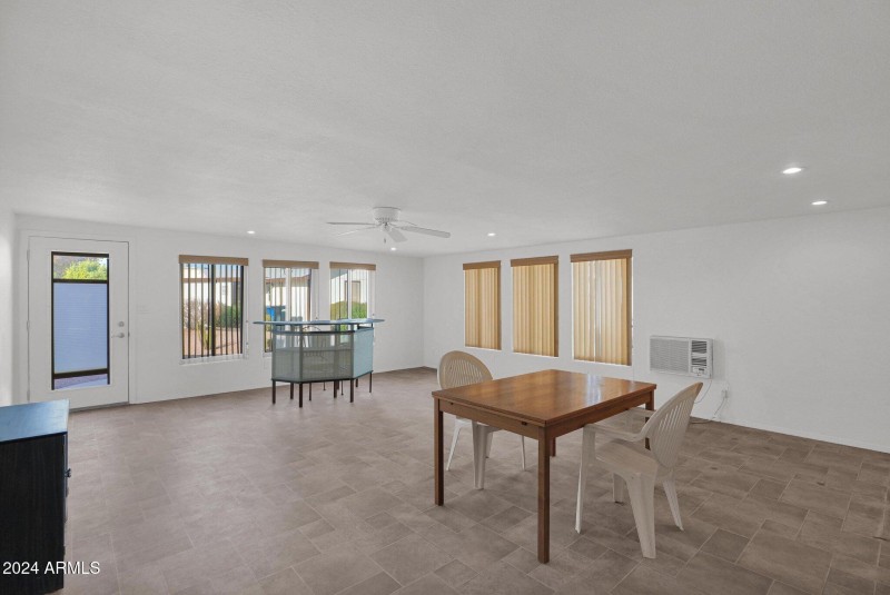 Enclosed Az Room w/AC