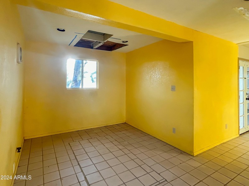33 Interior