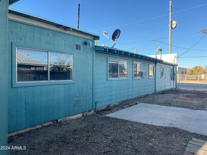 62 Exterior
