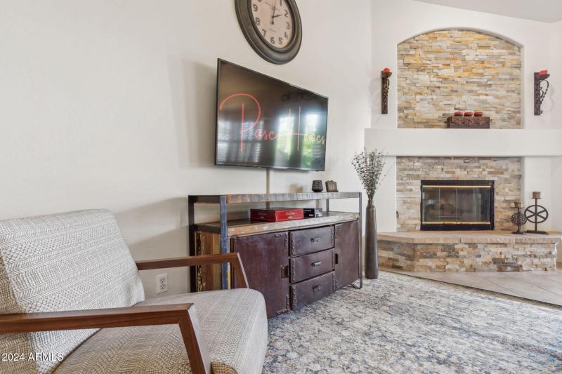 15-web-or-mls-27231-n-47th-st