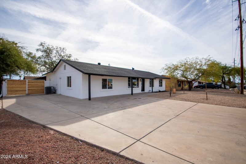 RV GATE & 11 CAR Parking