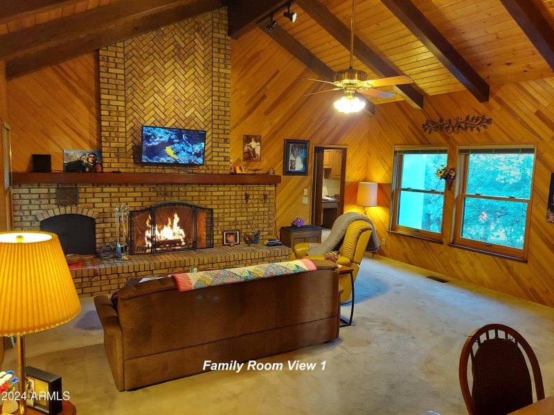 ssFamilyRoomView!