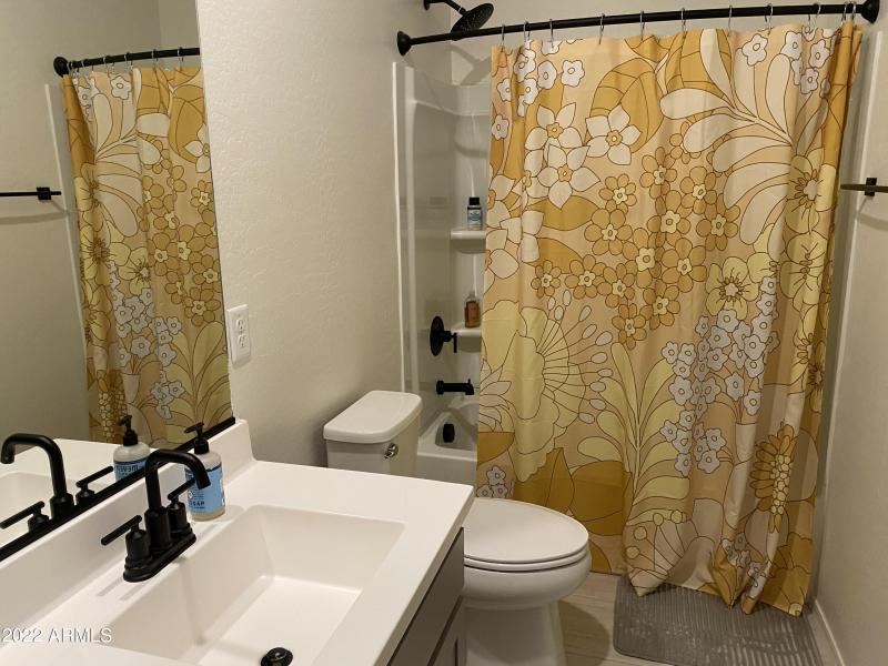 3046E2F7-FCF7-4157-BFA1-DC95C5CF3626