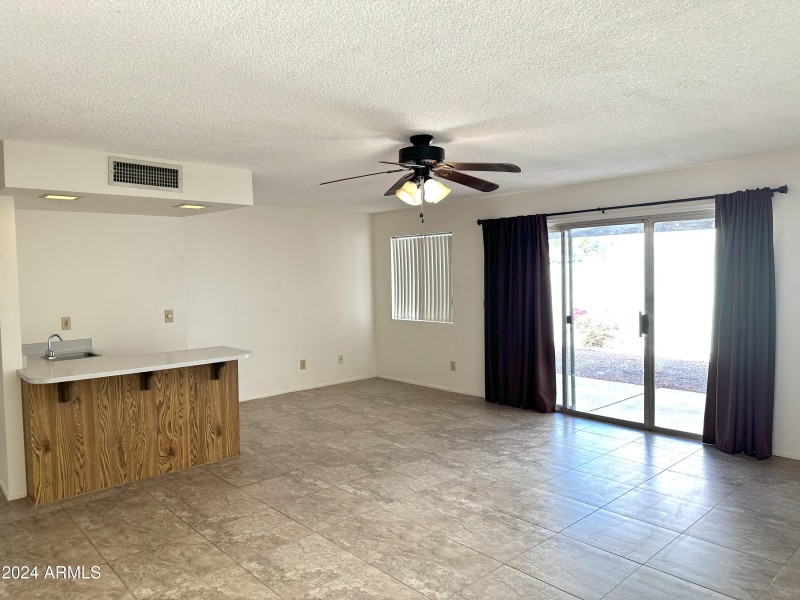 Living - Bar Area