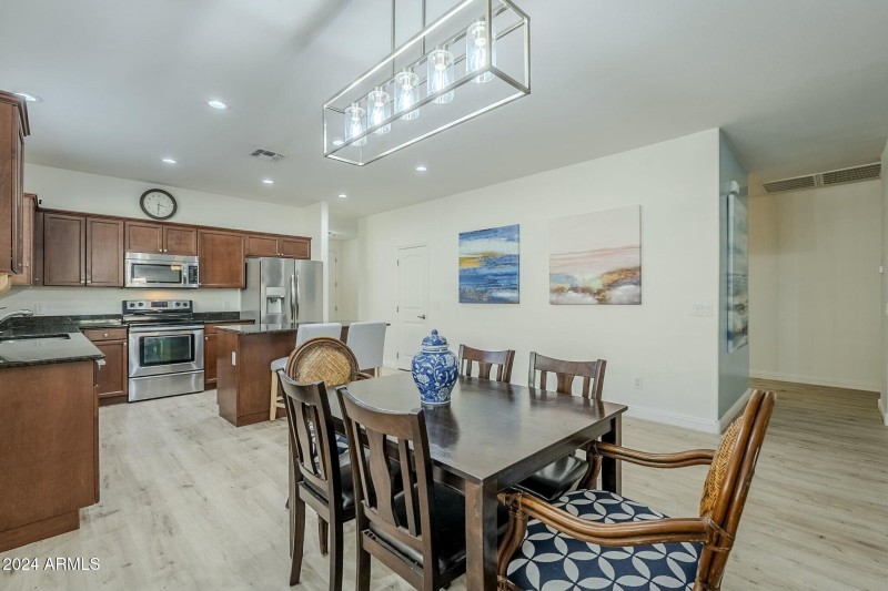 Kitchen dining