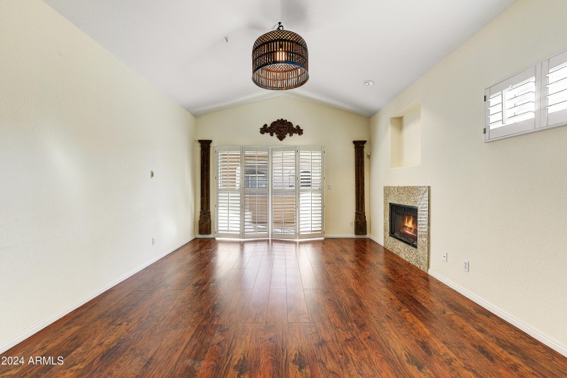 06-Living Room III