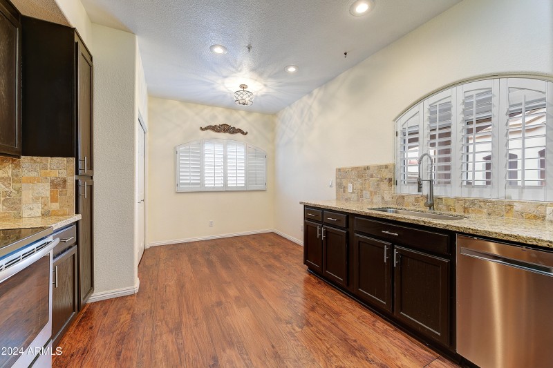 09-Kitchen & Casual Dining