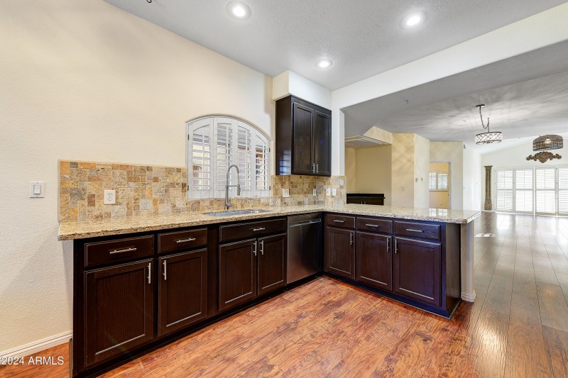 10-Kitchen Counter