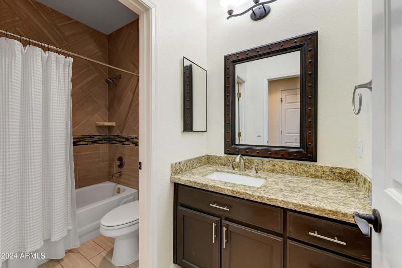 12-Full Bathroom