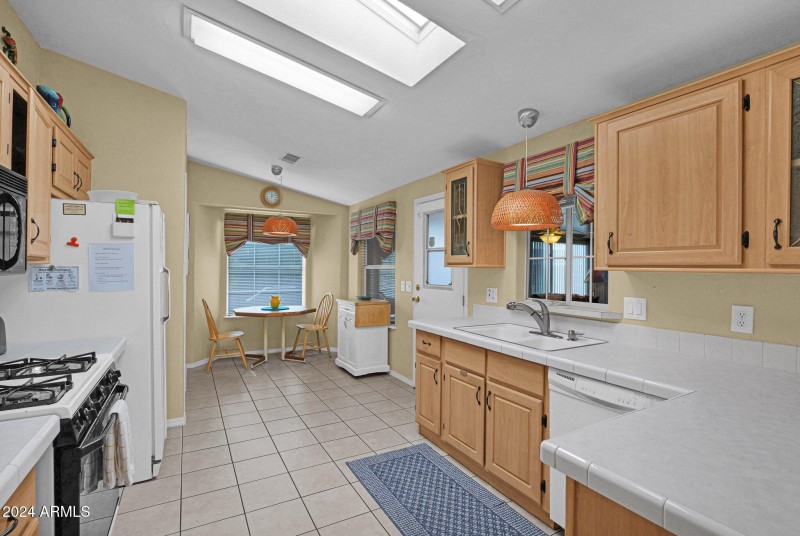 Kitchen with Eat-in Dining