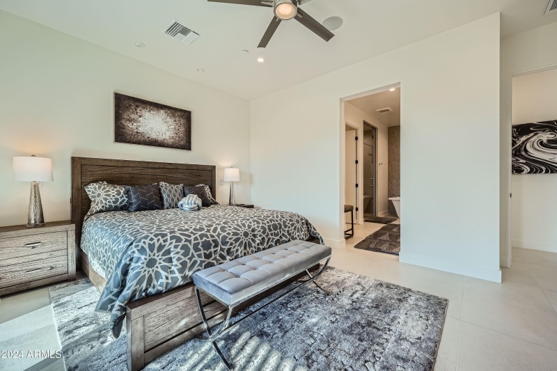 13 Primary Bedroom