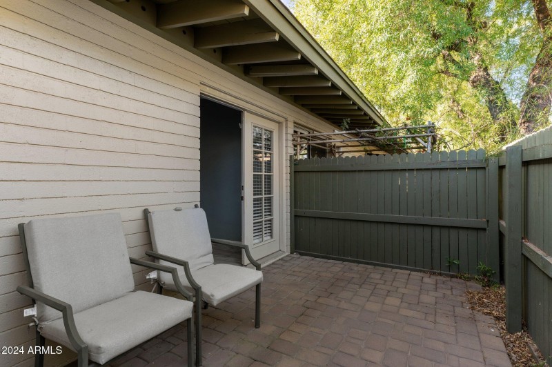 Side Patio 2