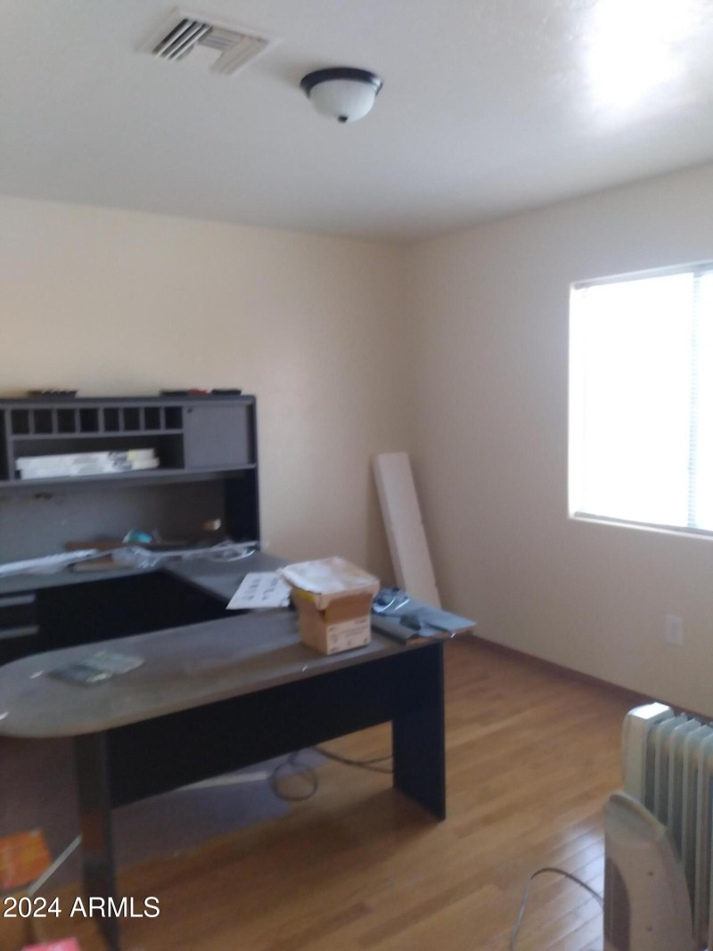 ODesks Included in Sale