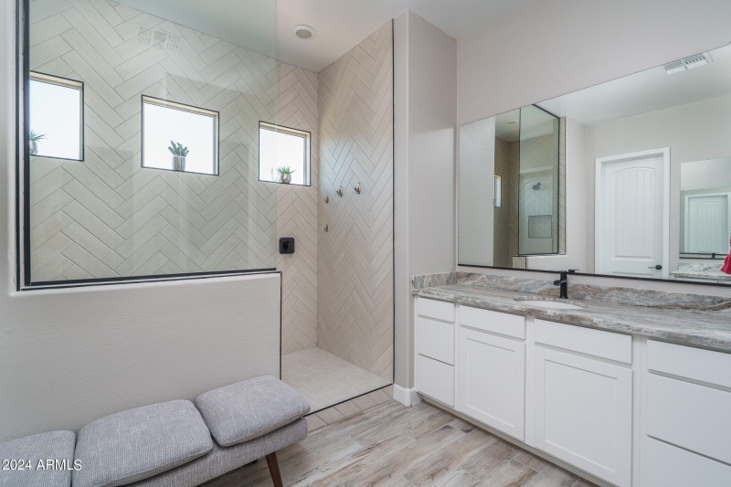24) PRIMARY BATH