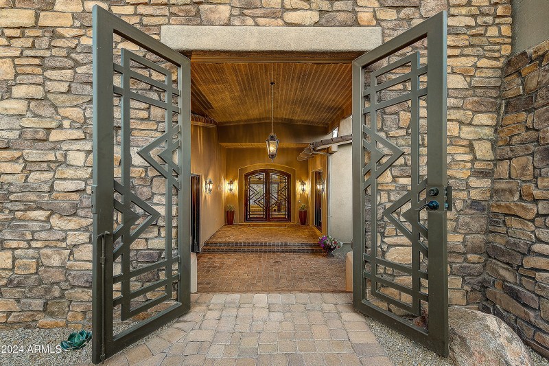 003_Atrium Gates
