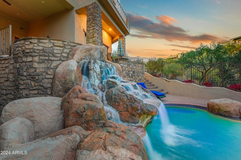 050_Pool water feature Sunset