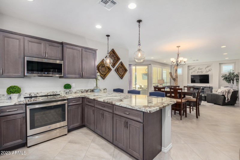 Kitchen with breakfast bar seating