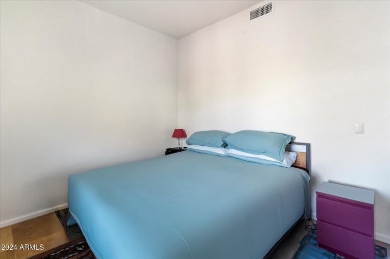 083-Guest House