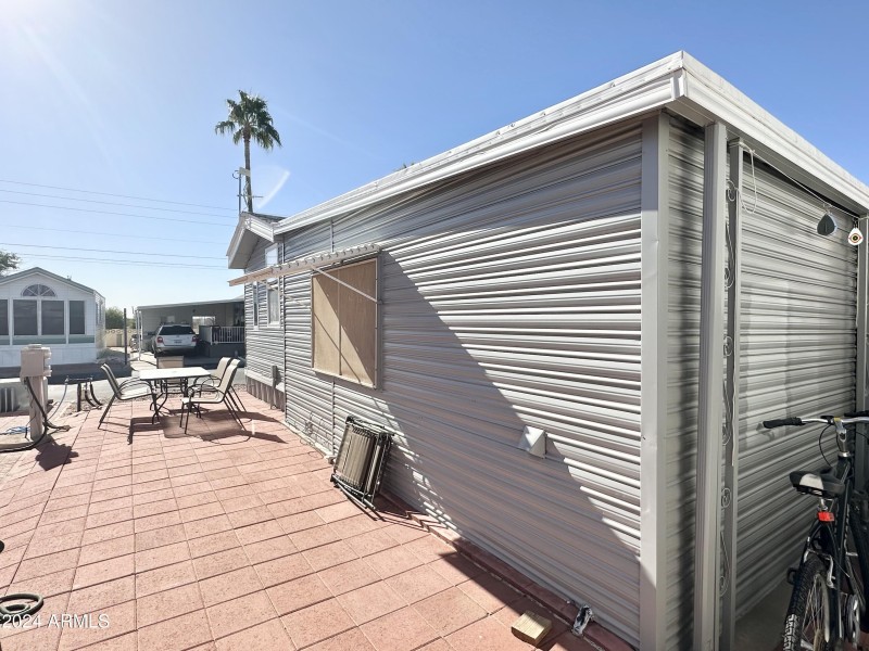 HUGE BACK PATIO