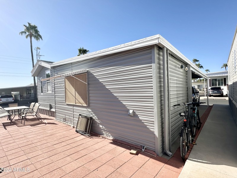 SIDE VIEW/BACK OF AZ ROOM