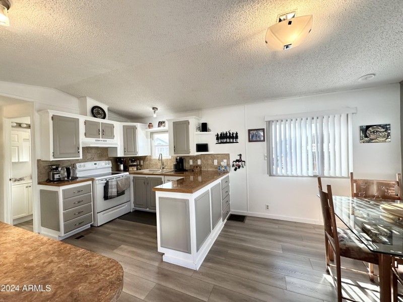 POPULAR U-SHAPED KITCHEN