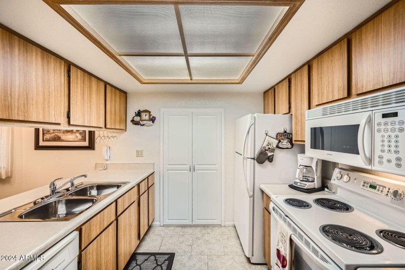 145 N 74th St 108 - Web Quality - 009 -