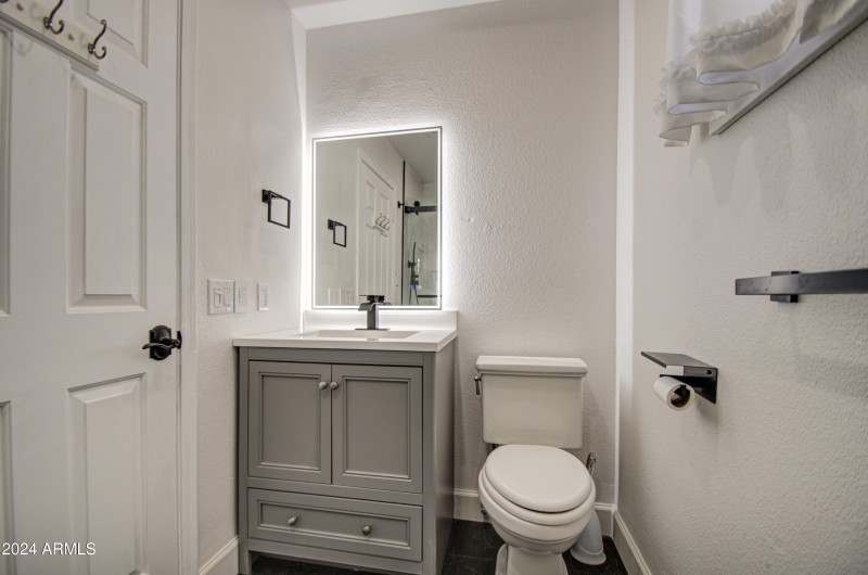 Bathroom 2-pic 3