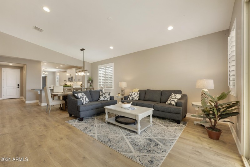 10731 E Texas 14