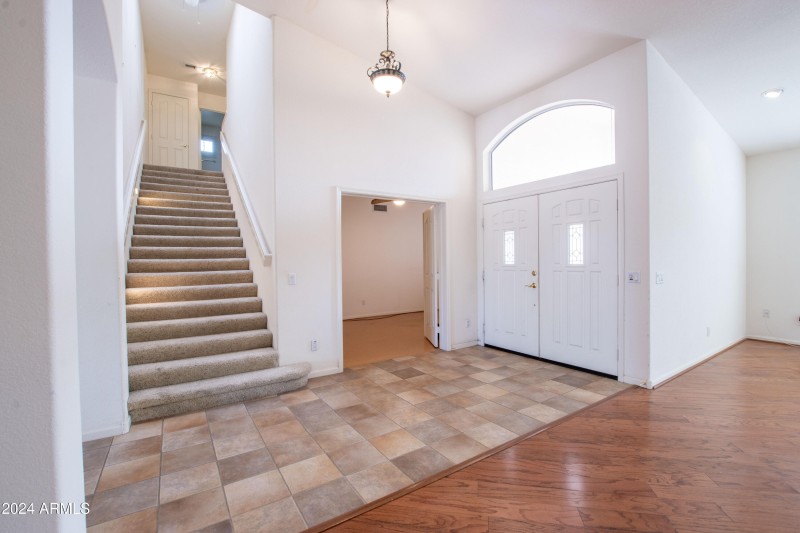 FrontEntrywStairs
